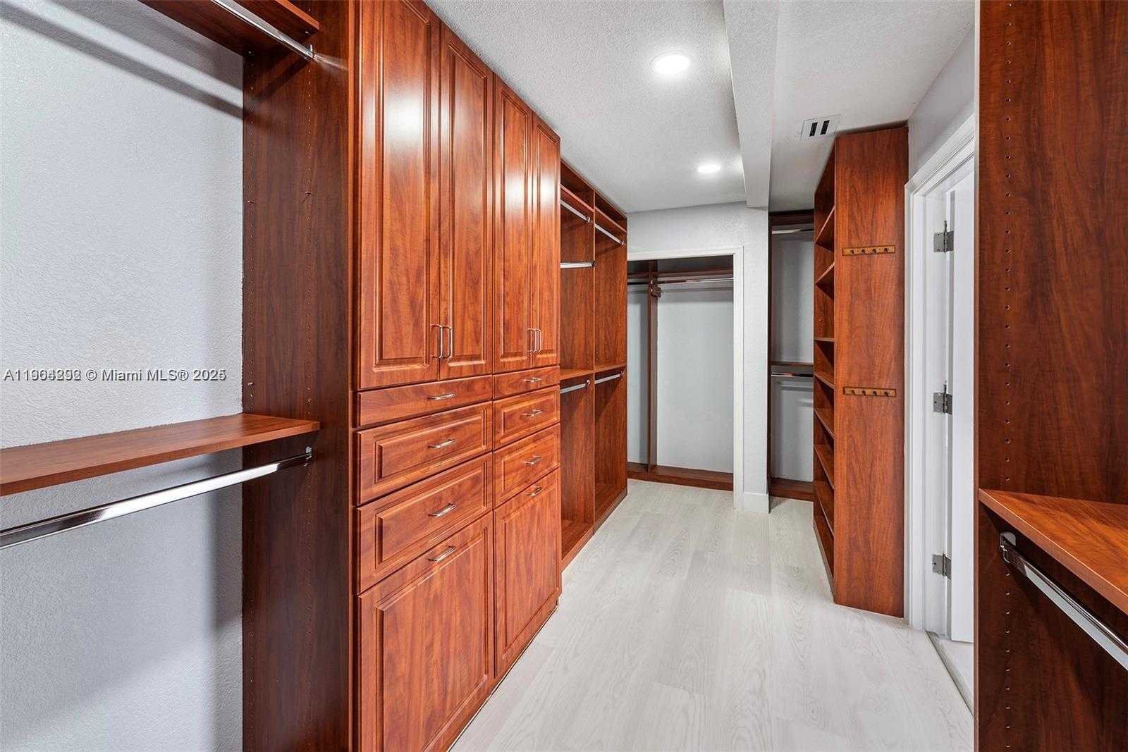 Small Image of 2445 SOUTH EAST 8 ST, Pompano Beach Number 17