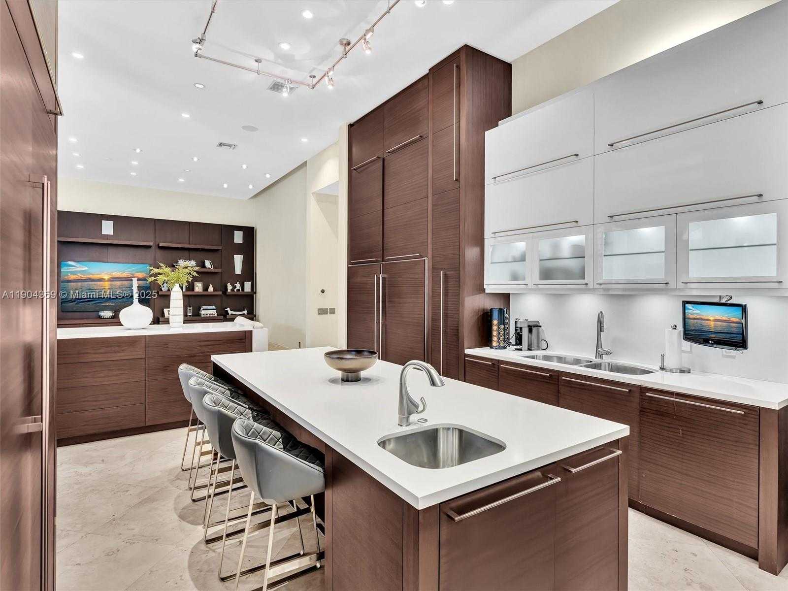 Small Image of 11420 NORTH WEST 4TH ST, Plantation Number 13