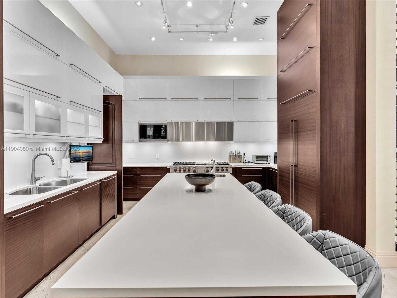 Small Image of 11420 NORTH WEST 4TH ST, Plantation Number 21