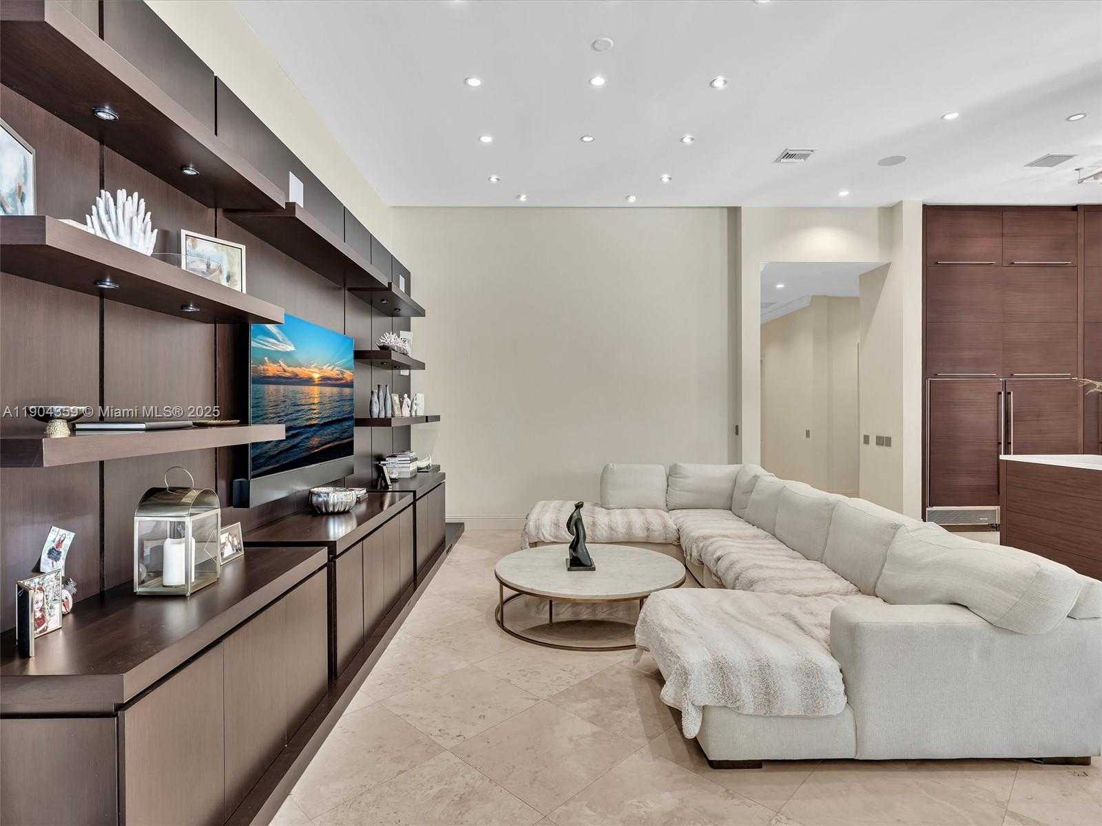 Small Image of 11420 NORTH WEST 4TH ST, Plantation Number 39