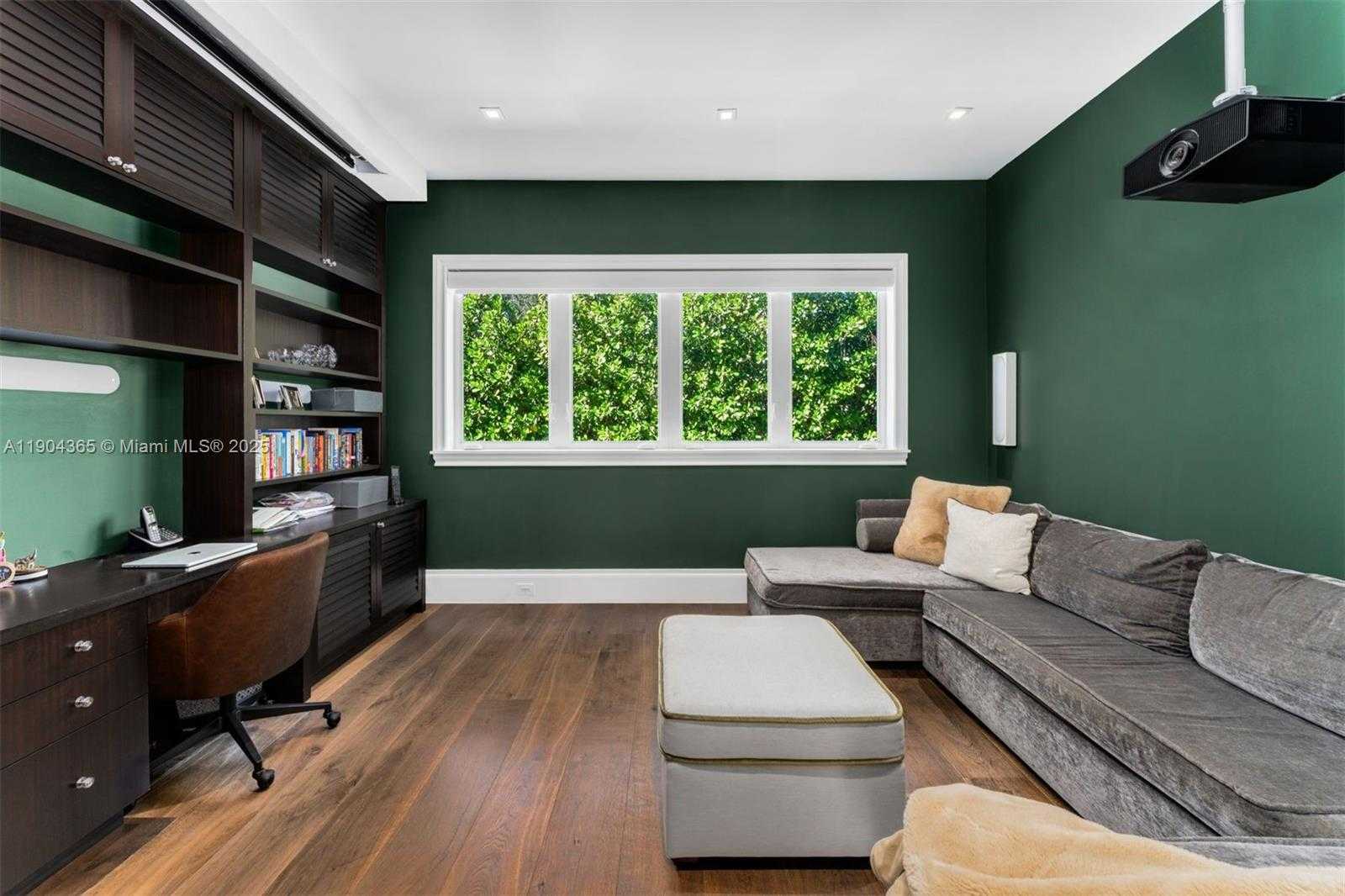 Small Image of 2500 REGATTA AVE, Miami Beach Number 12