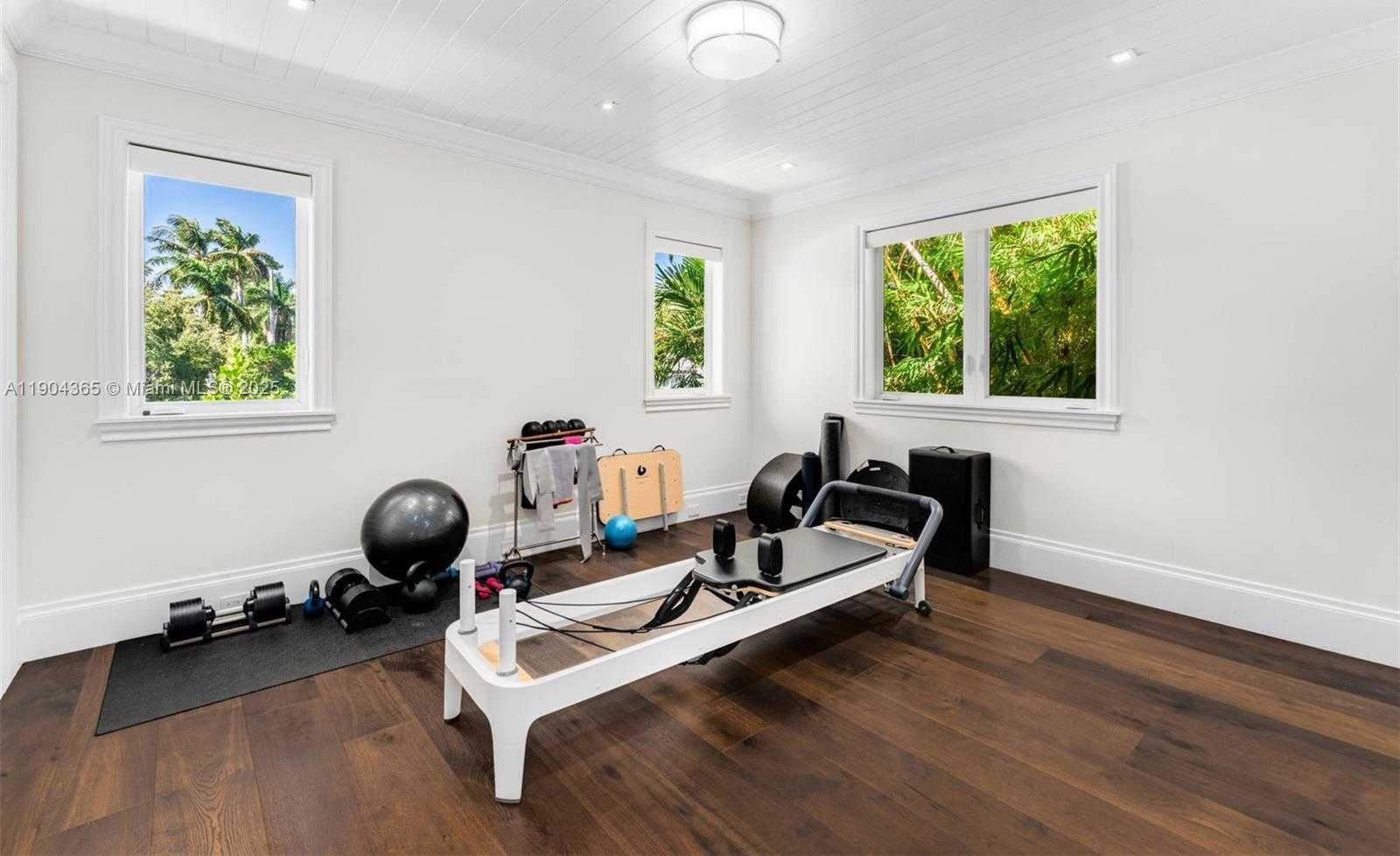 Small Image of 2500 REGATTA AVE, Miami Beach Number 15