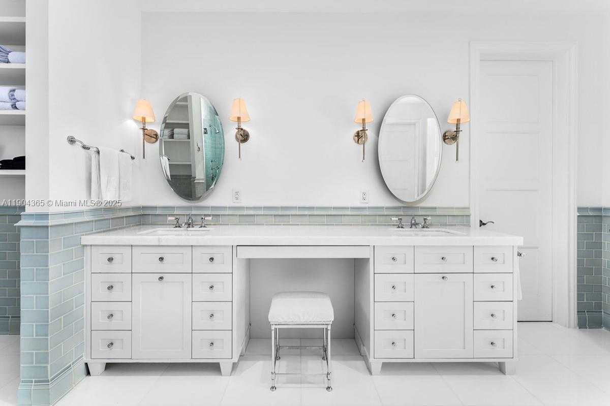 Small Image of 2500 REGATTA AVE, Miami Beach Number 19