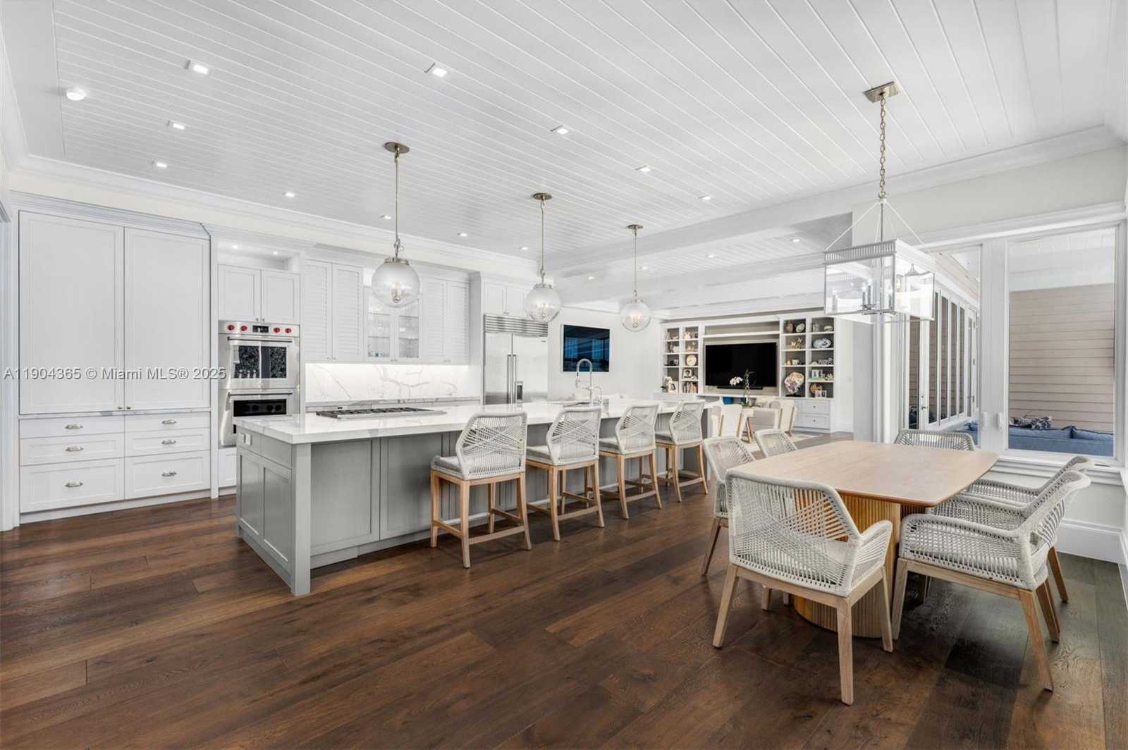 Small Image of 2500 REGATTA AVE, Miami Beach Number 2