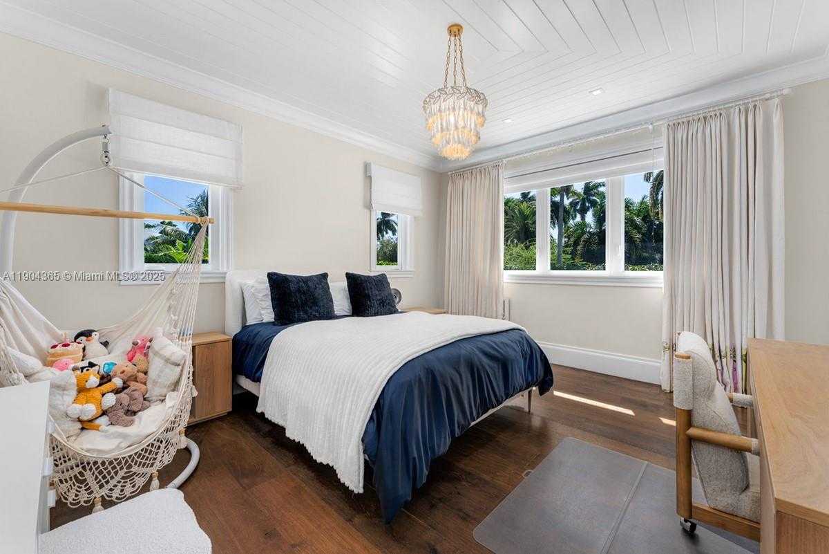 Small Image of 2500 REGATTA AVE, Miami Beach Number 22