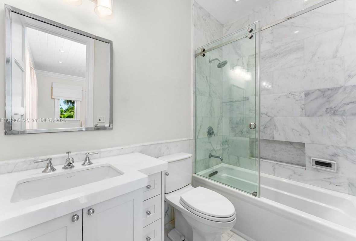 Small Image of 2500 REGATTA AVE, Miami Beach Number 23