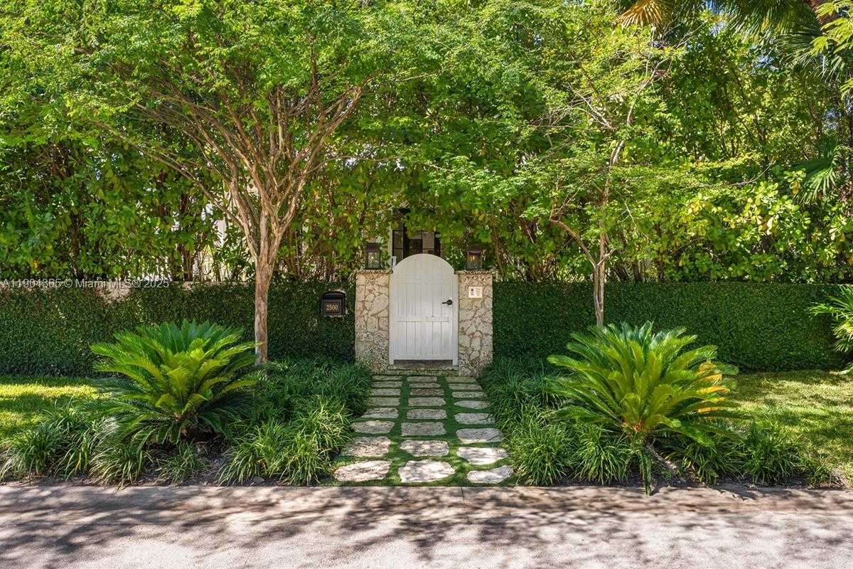 Small Image of 2500 REGATTA AVE, Miami Beach Number 32