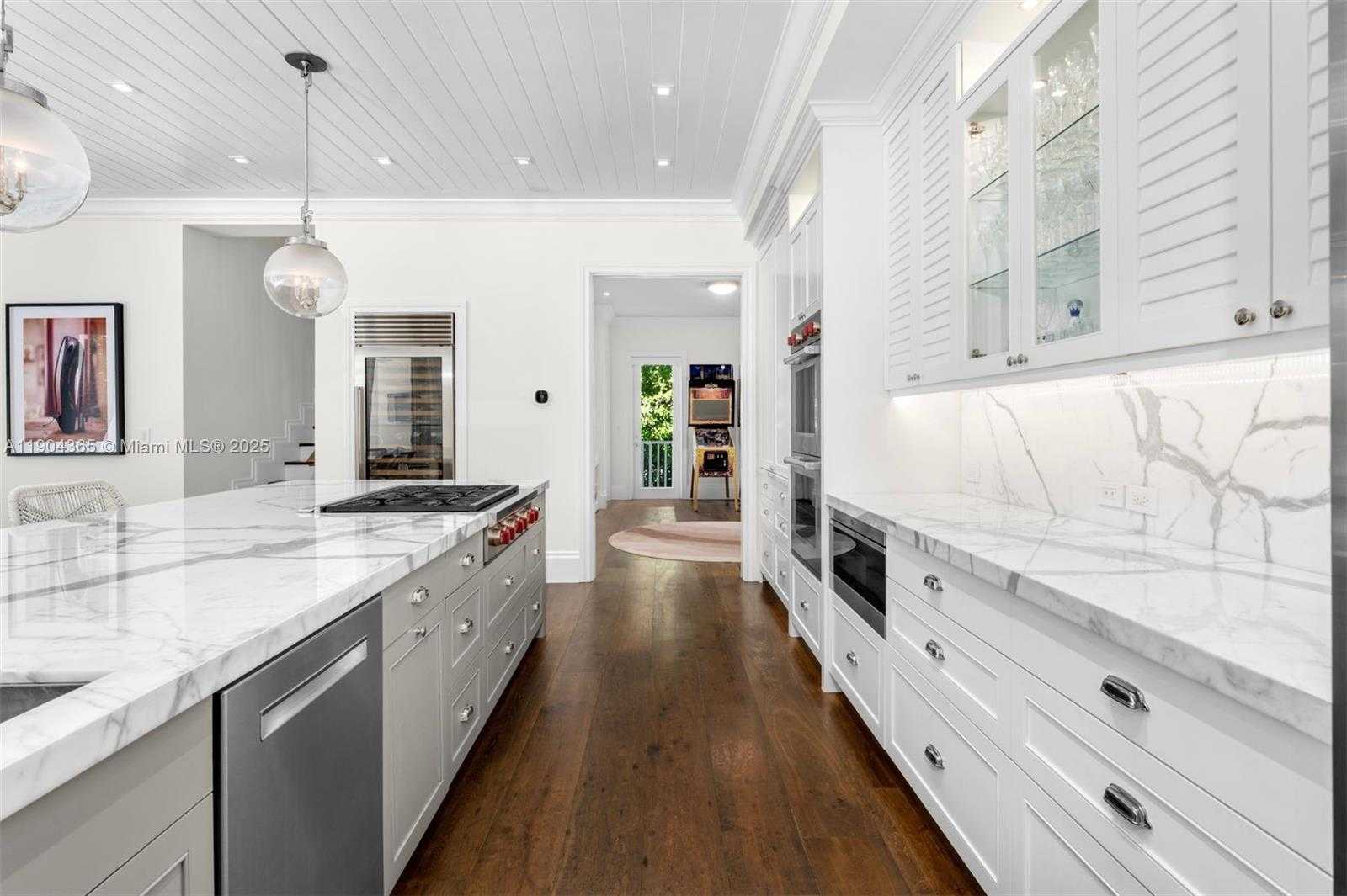 Small Image of 2500 REGATTA AVE, Miami Beach Number 5