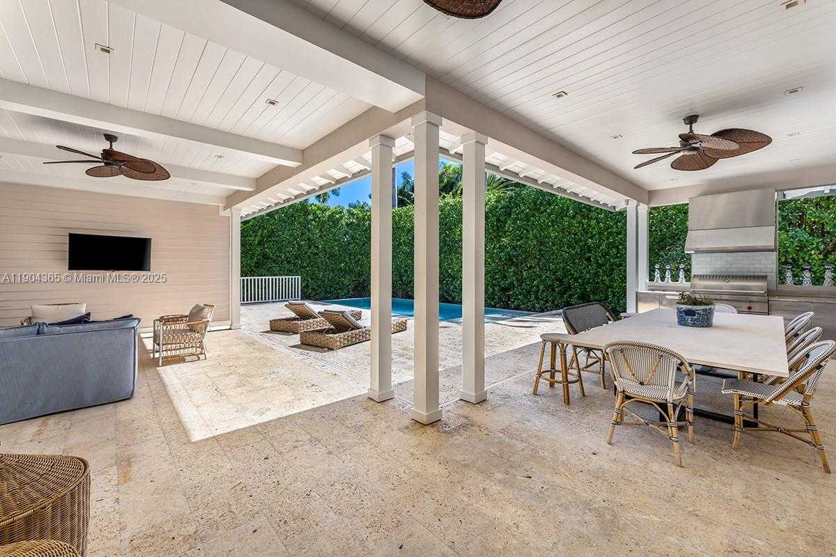 Small Image of 2500 REGATTA AVE, Miami Beach Number 7