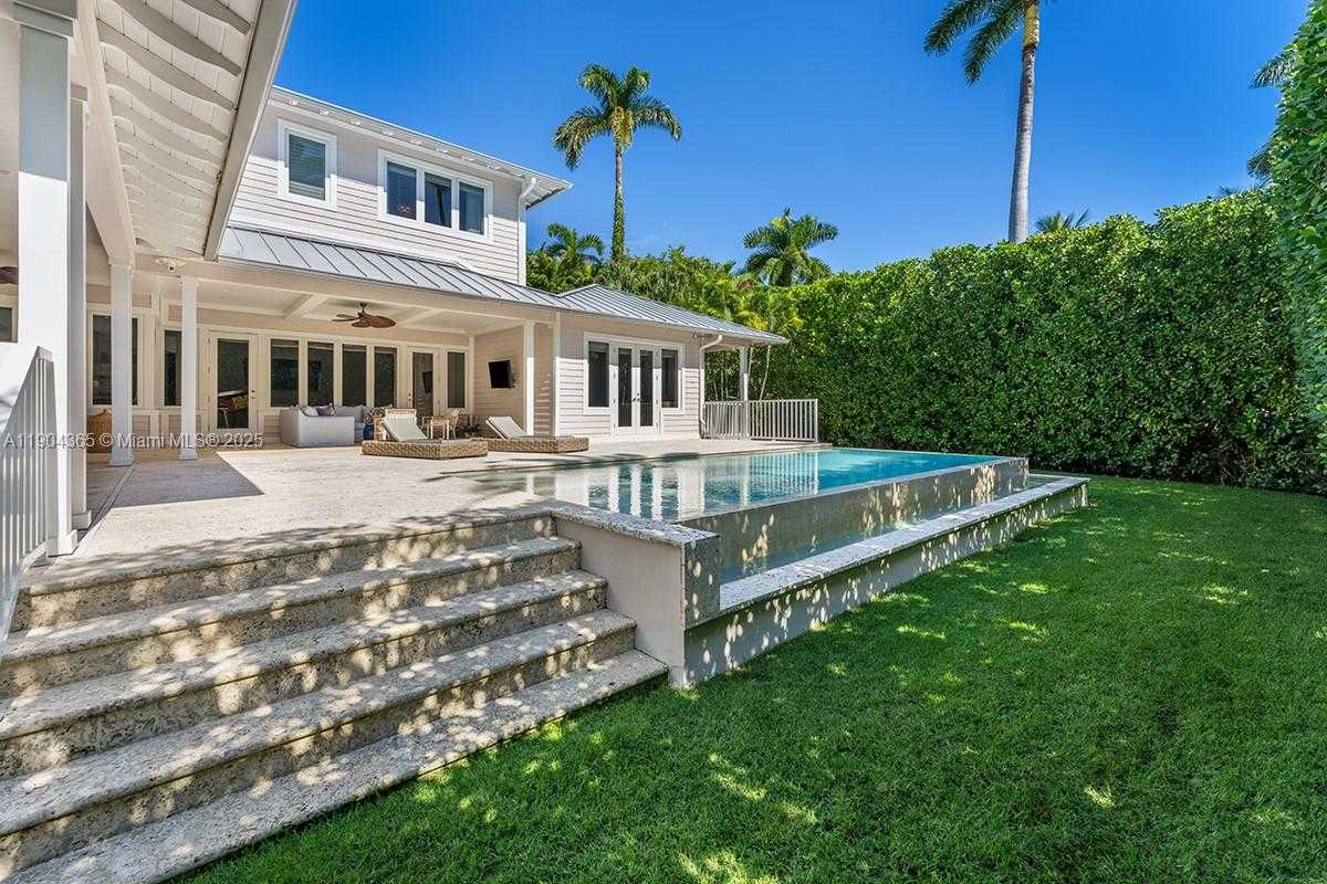 Small Image of 2500 REGATTA AVE, Miami Beach Number 8