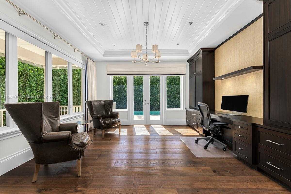 Small Image of 2500 REGATTA AVE, Miami Beach Number 9