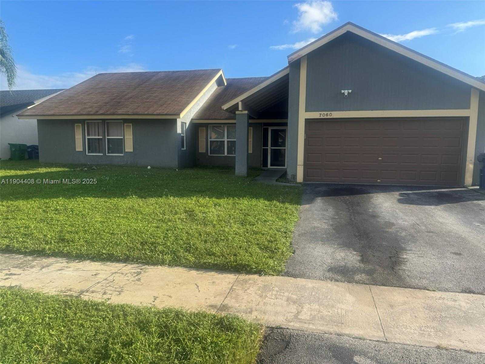 Small Image of 7060 NORTH WEST 47TH PL, Lauderhill Number 1