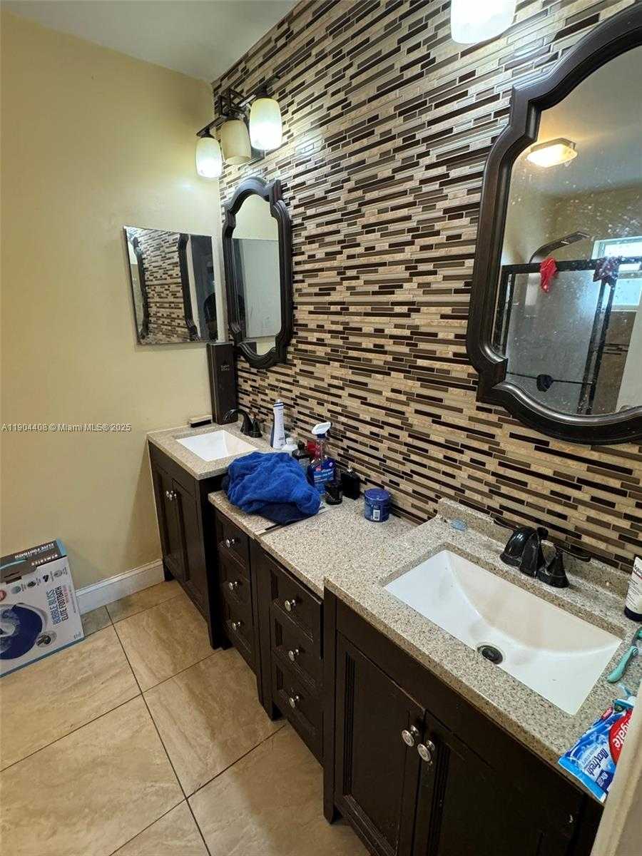 Small Image of 7060 NORTH WEST 47TH PL, Lauderhill Number 11