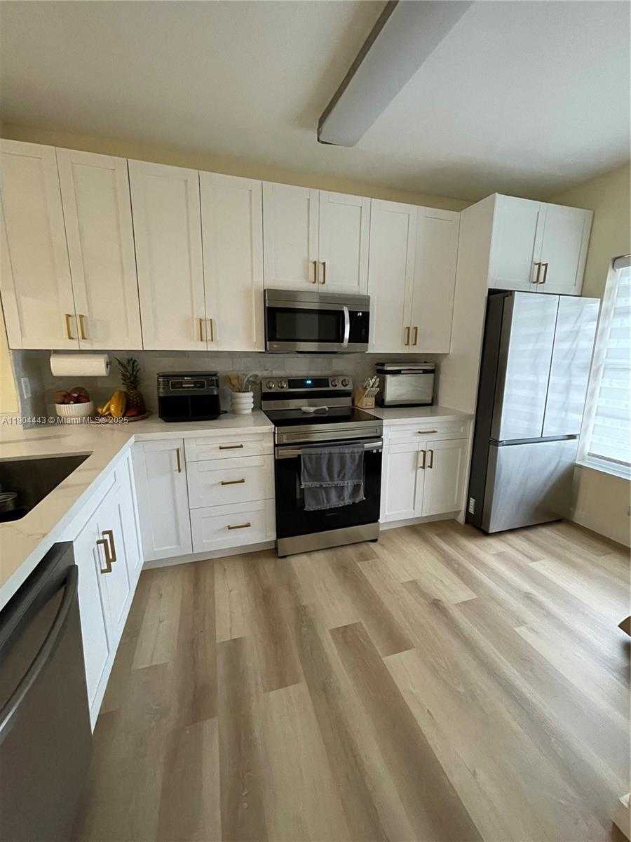 Small Image of 428 SOUTH WEST 122ND AVE, Pembroke Pines Number 2