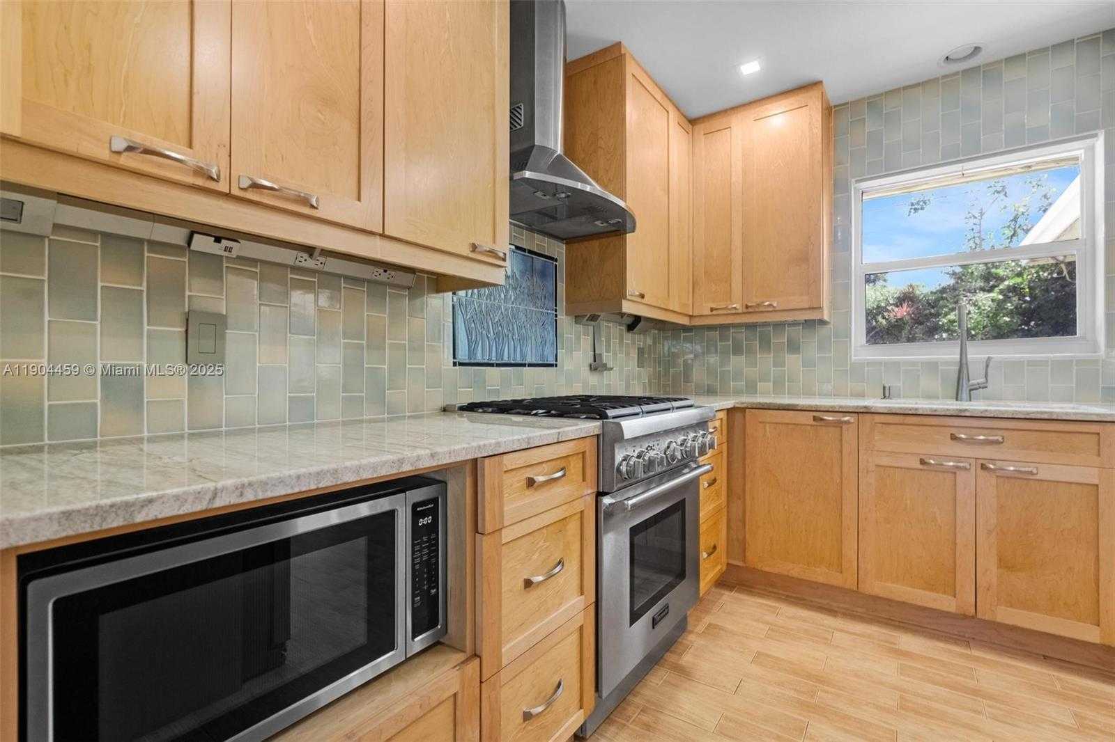 Small Image of 740 NORTH EAST 8TH ST, Pompano Beach Number 11