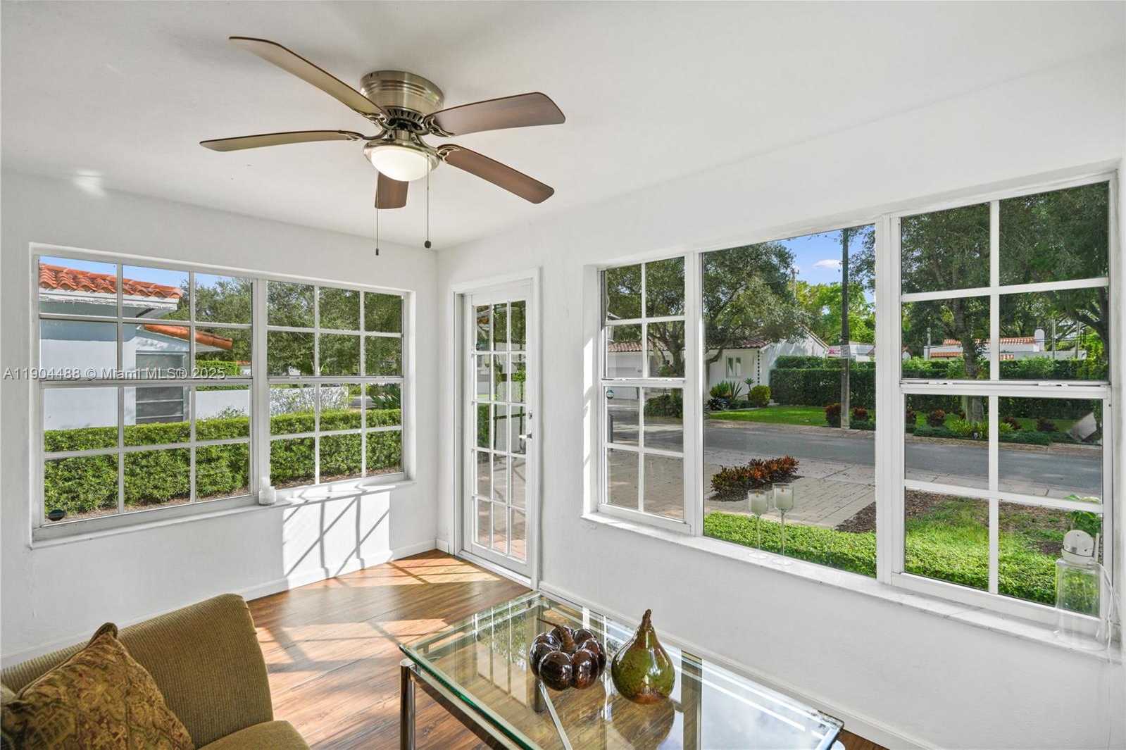 Small Image of 924 EL RADO ST, Coral Gables Number 2