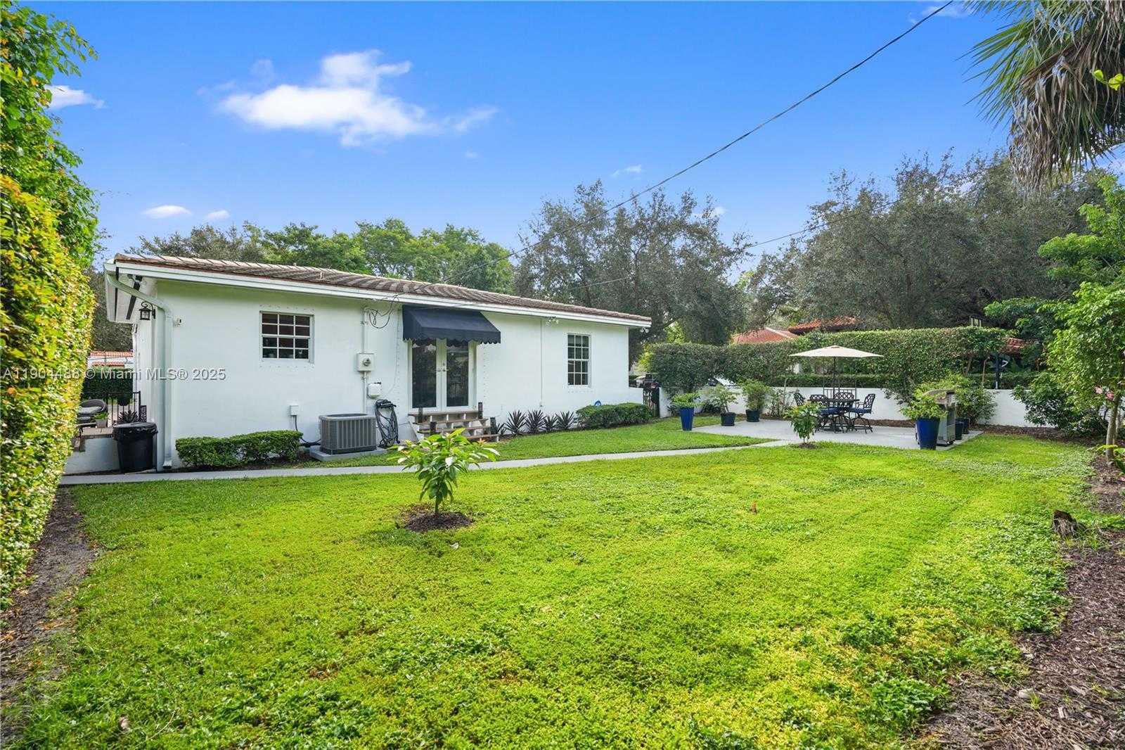 Small Image of 924 EL RADO ST, Coral Gables Number 20