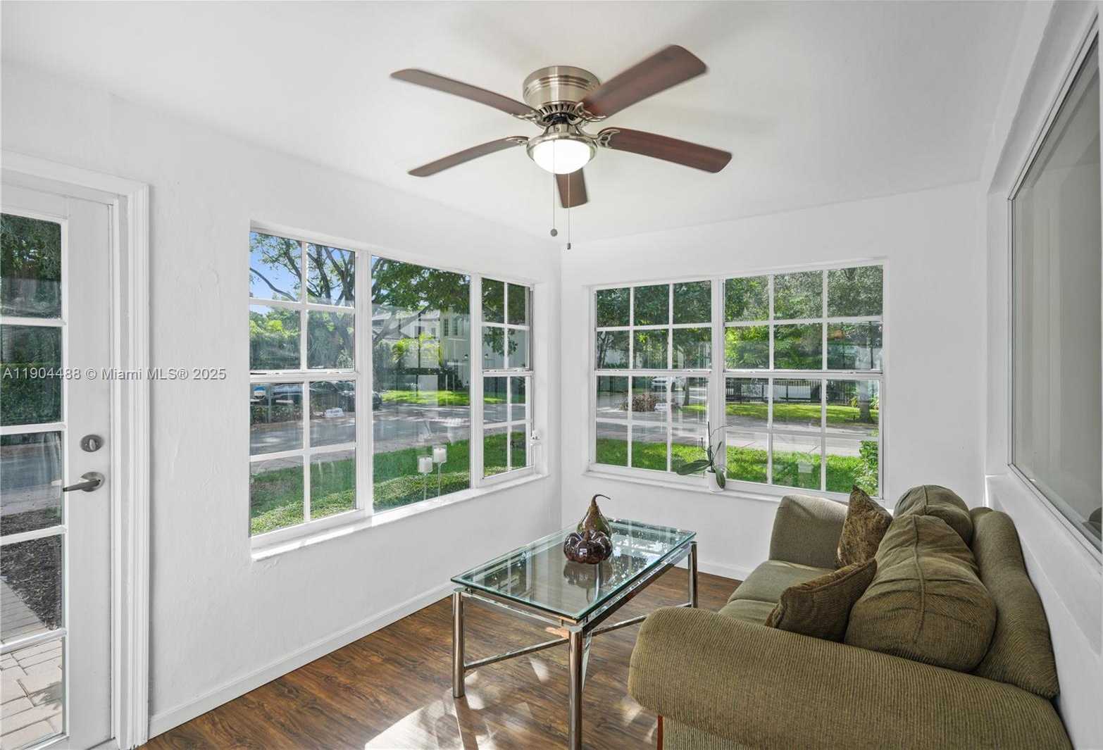 Small Image of 924 EL RADO ST, Coral Gables Number 3