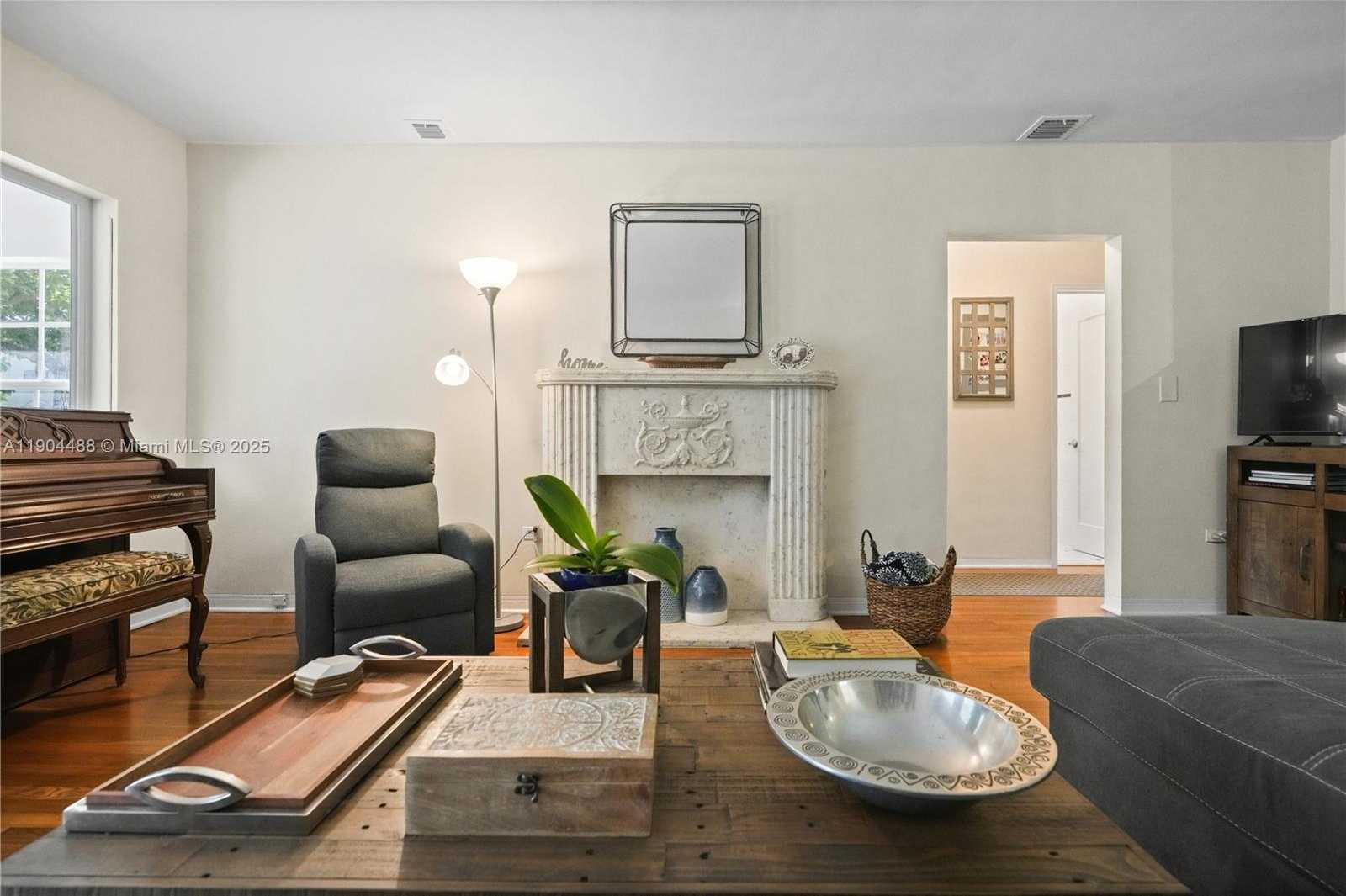 Small Image of 924 EL RADO ST, Coral Gables Number 5