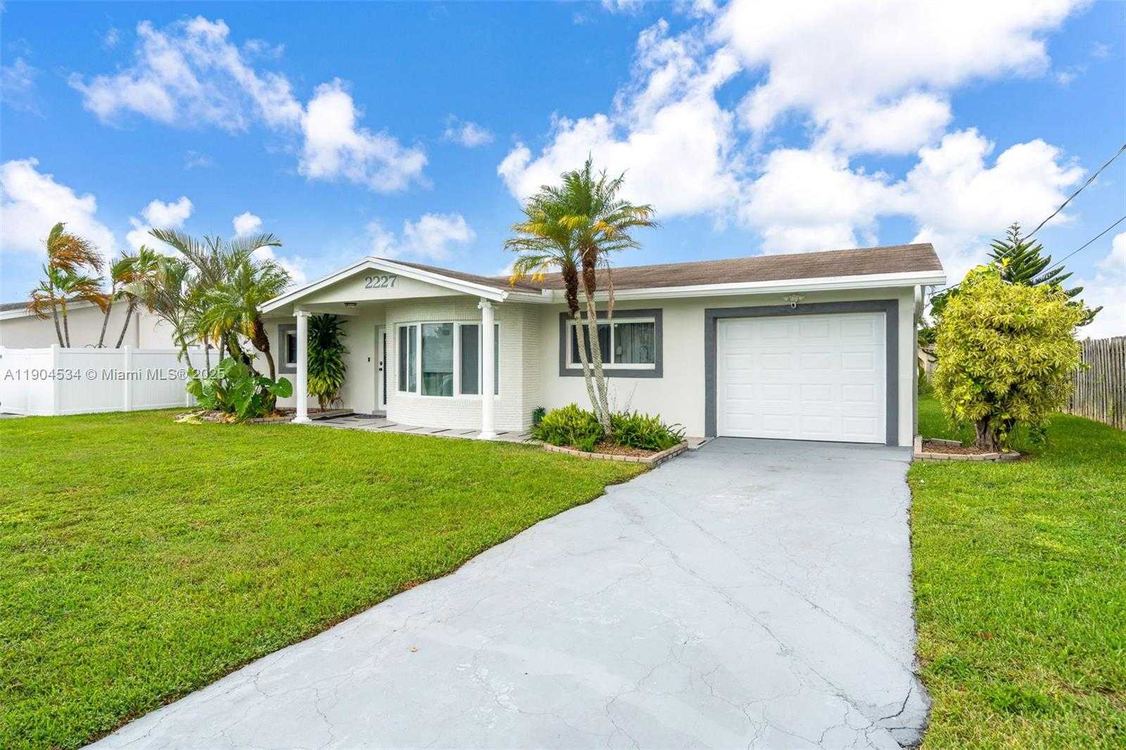 Small Image of 2227 NORTH WEST 65TH AVE, Margate Number 2