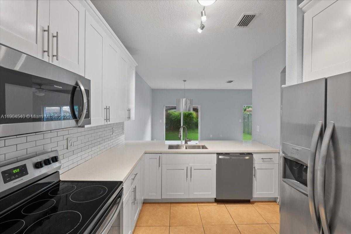 Small Image of 12720 SOUTH WEST 49TH CT, Miramar Number 5