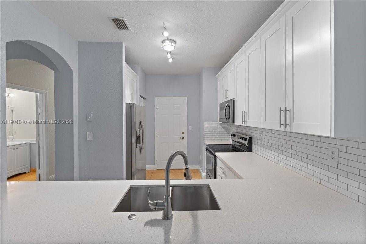 Small Image of 12720 SOUTH WEST 49TH CT, Miramar Number 6