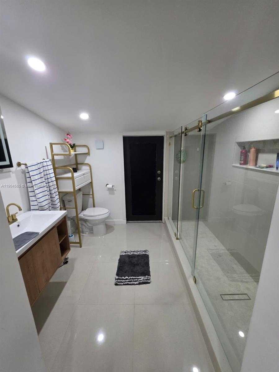 Small Image of 7510 GRANADA BLVD, Miramar Number 12