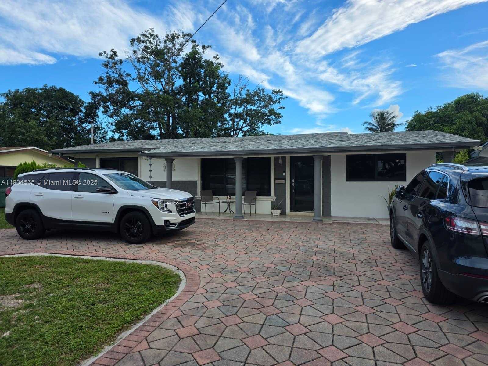Small Image of 7510 GRANADA BLVD, Miramar Number 2