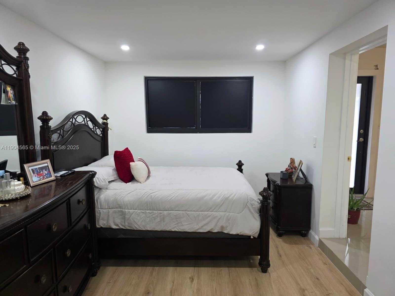 Small Image of 7510 GRANADA BLVD, Miramar Number 23