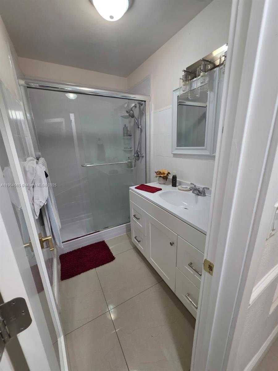 Small Image of 7510 GRANADA BLVD, Miramar Number 25