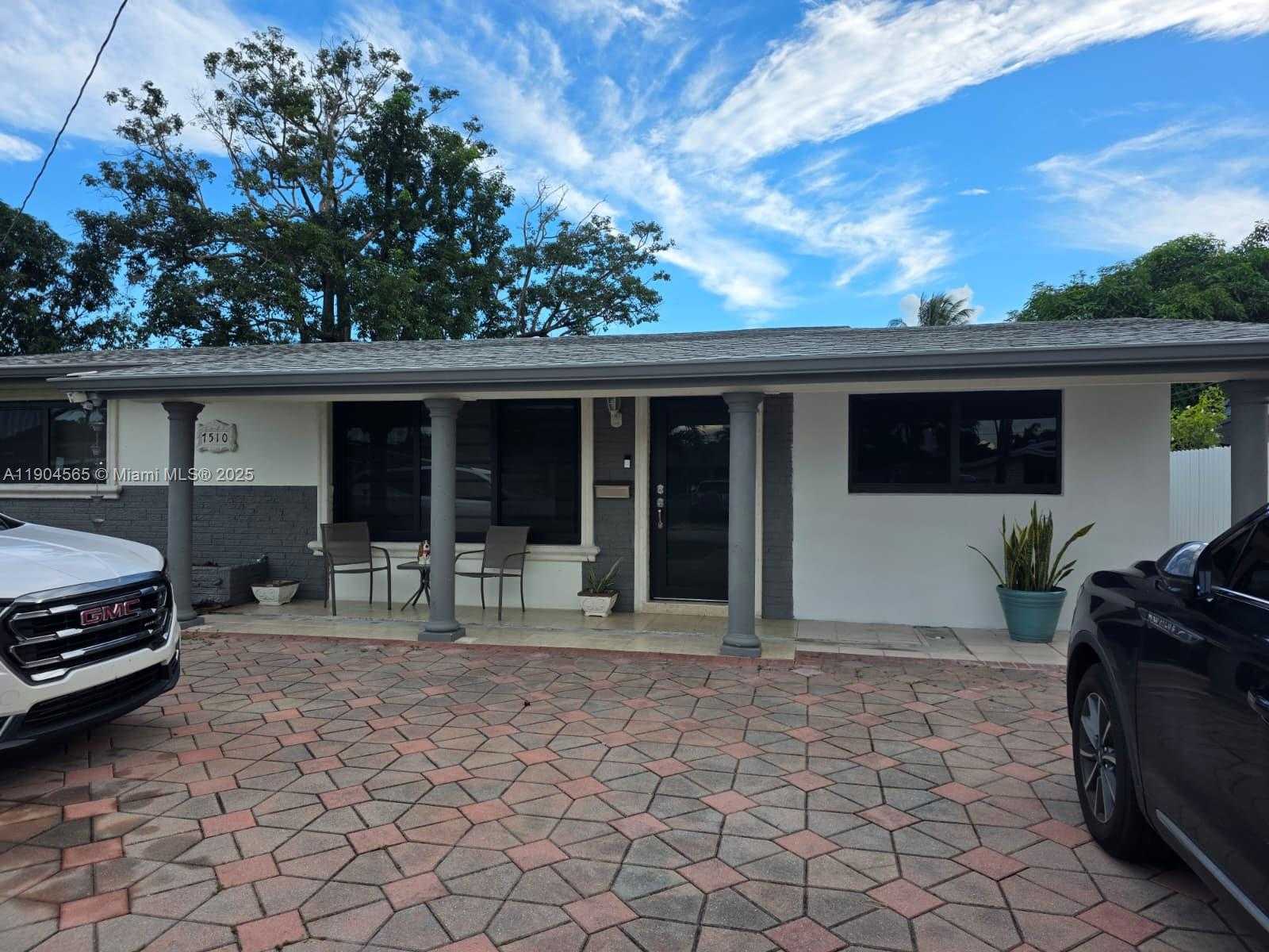 Small Image of 7510 GRANADA BLVD, Miramar Number 3