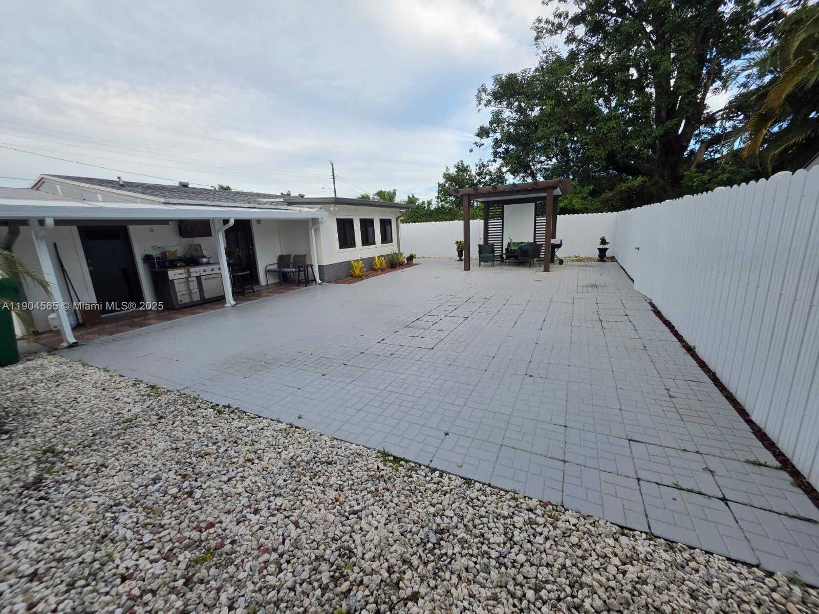 Small Image of 7510 GRANADA BLVD, Miramar Number 43