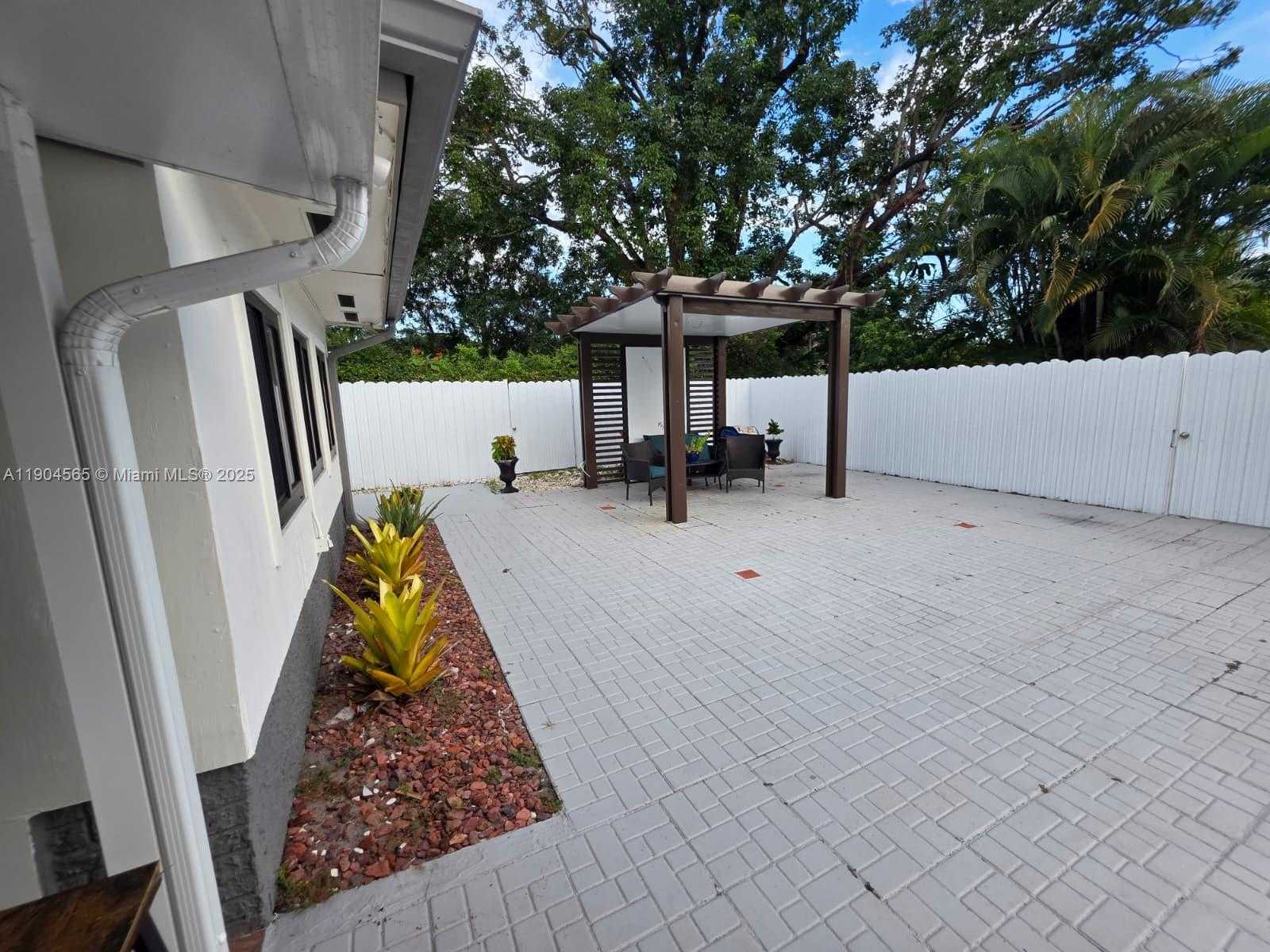 Small Image of 7510 GRANADA BLVD, Miramar Number 46