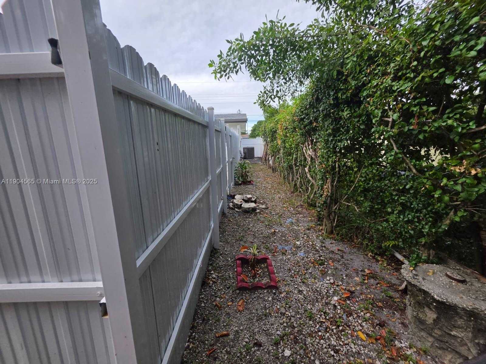 Small Image of 7510 GRANADA BLVD, Miramar Number 47