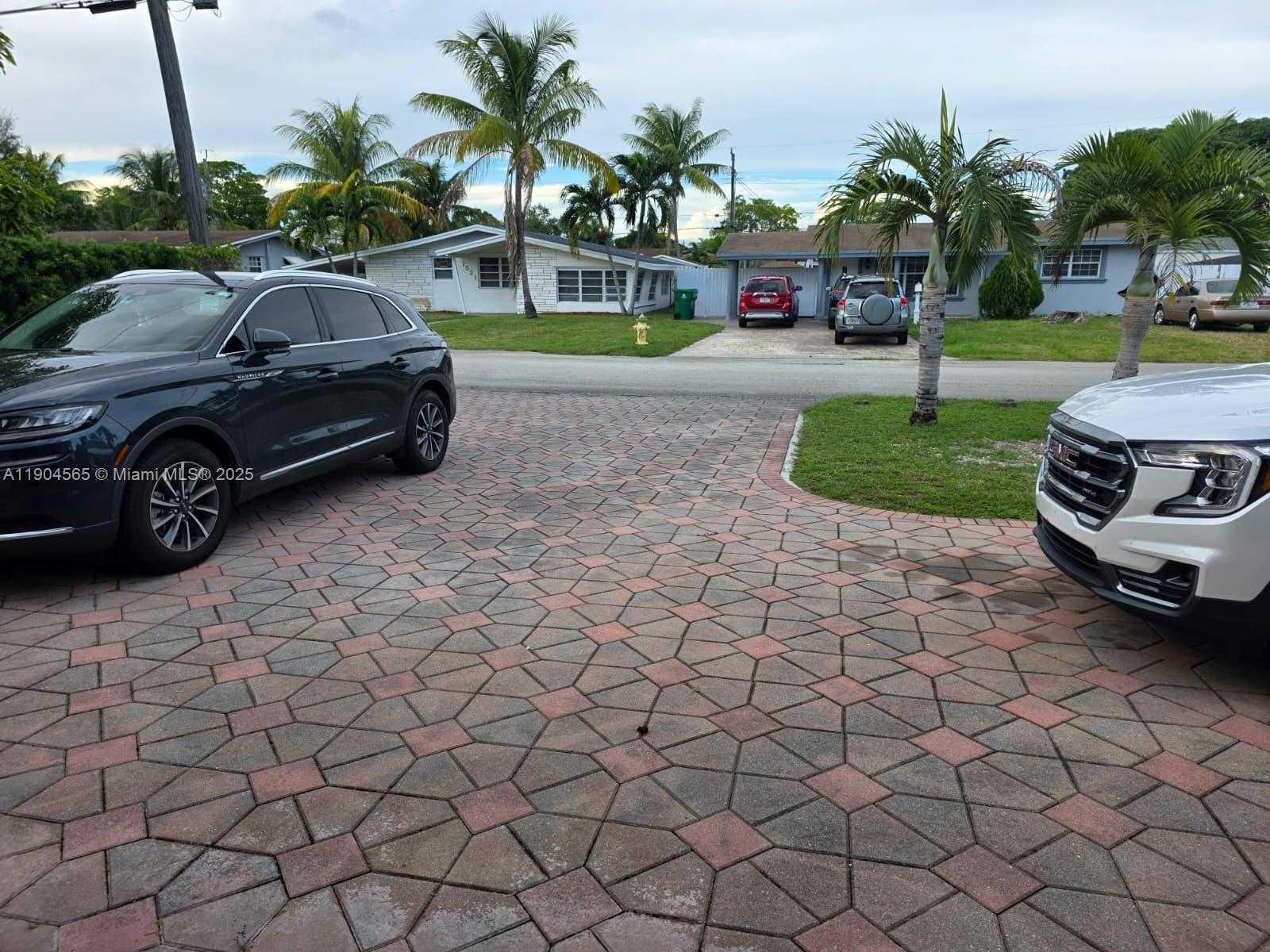 Small Image of 7510 GRANADA BLVD, Miramar Number 6