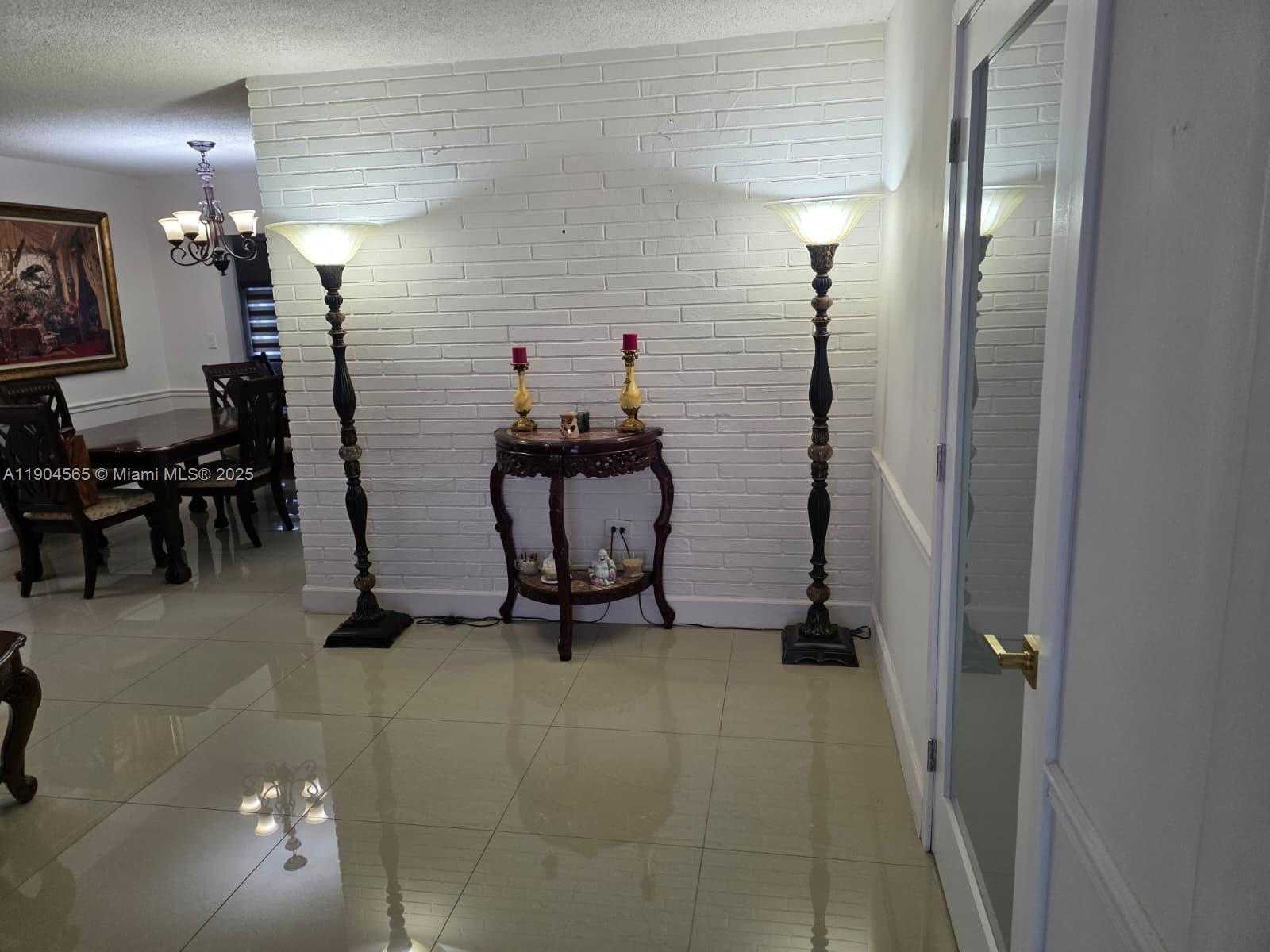 Small Image of 7510 GRANADA BLVD, Miramar Number 8