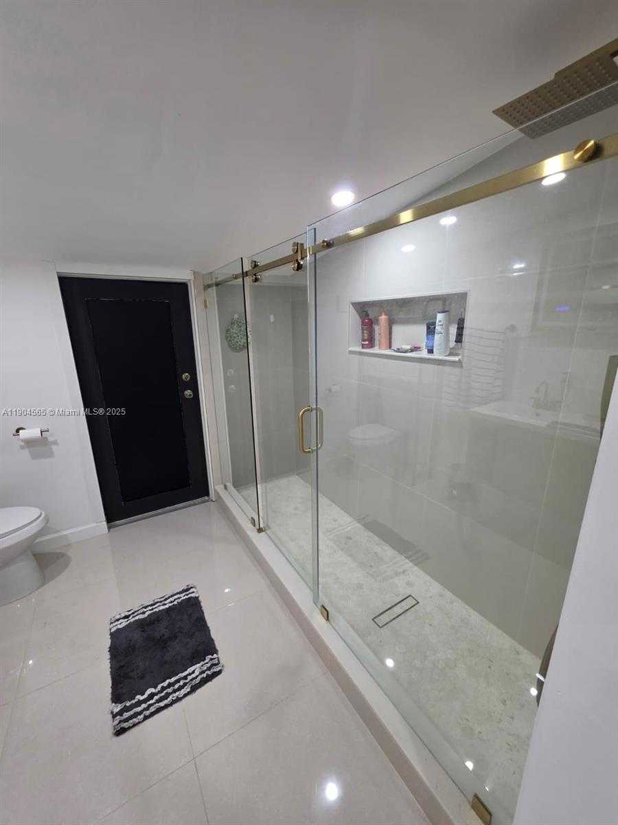 Small Image of 7510 GRANADA BLVD, Miramar Number 9