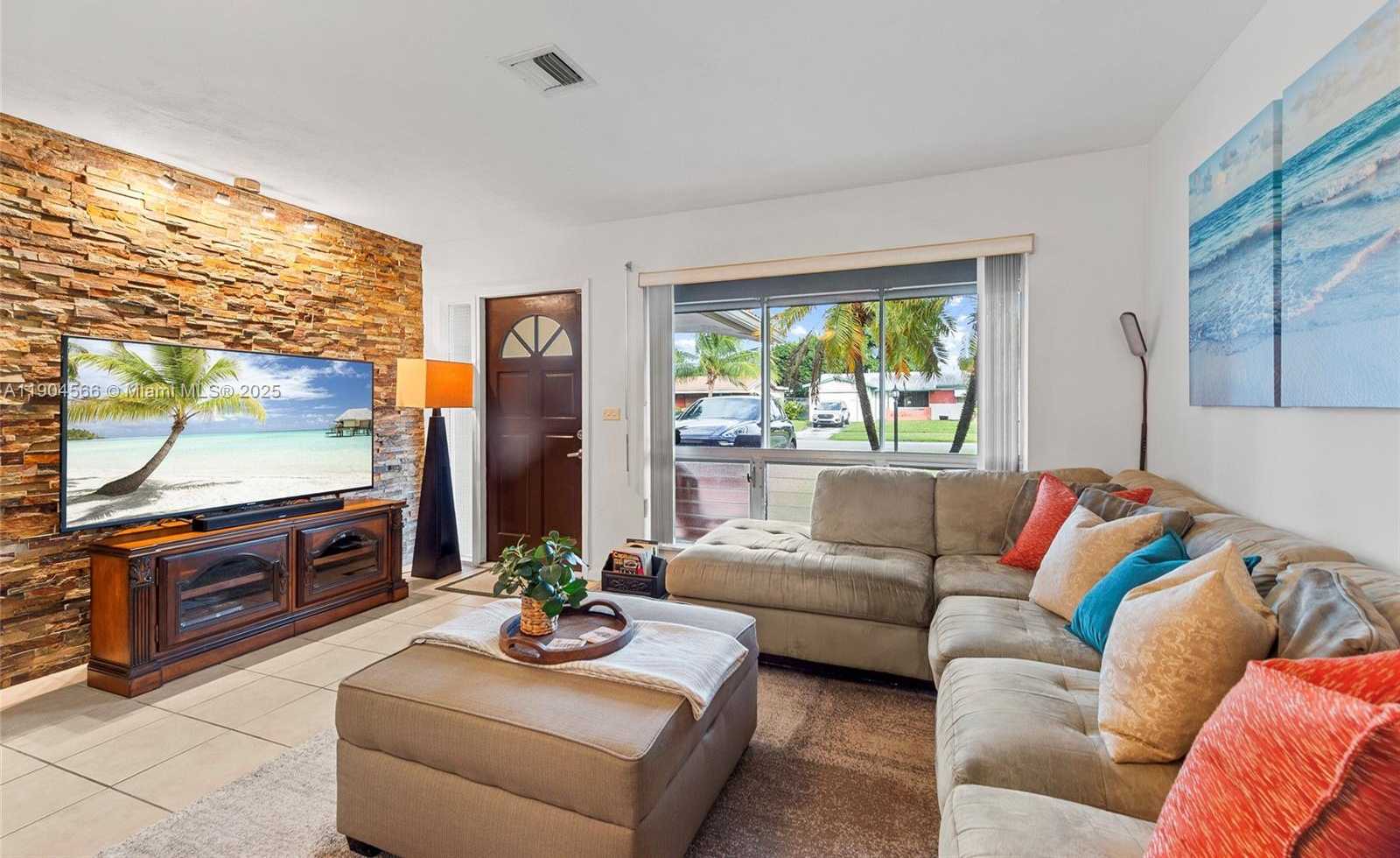 Small Image of 2000 NORTH 44TH AVE, Hollywood Number 10