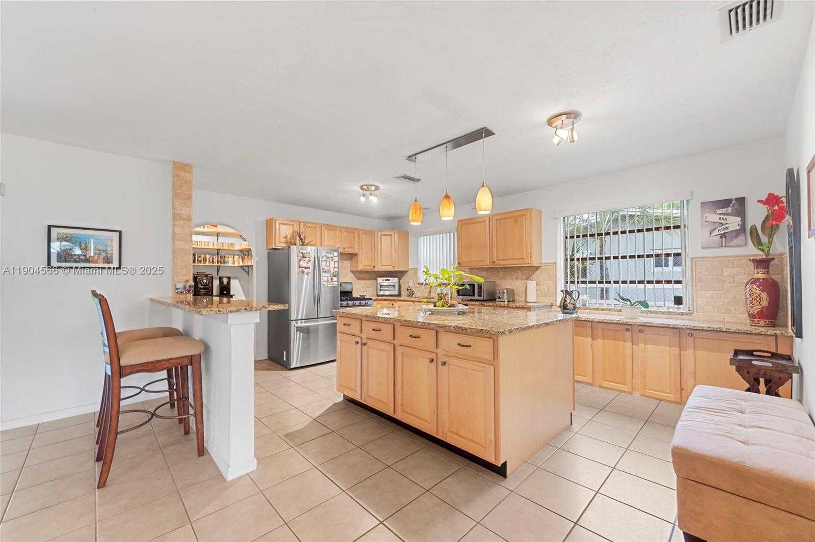 Small Image of 2000 NORTH 44TH AVE, Hollywood Number 14