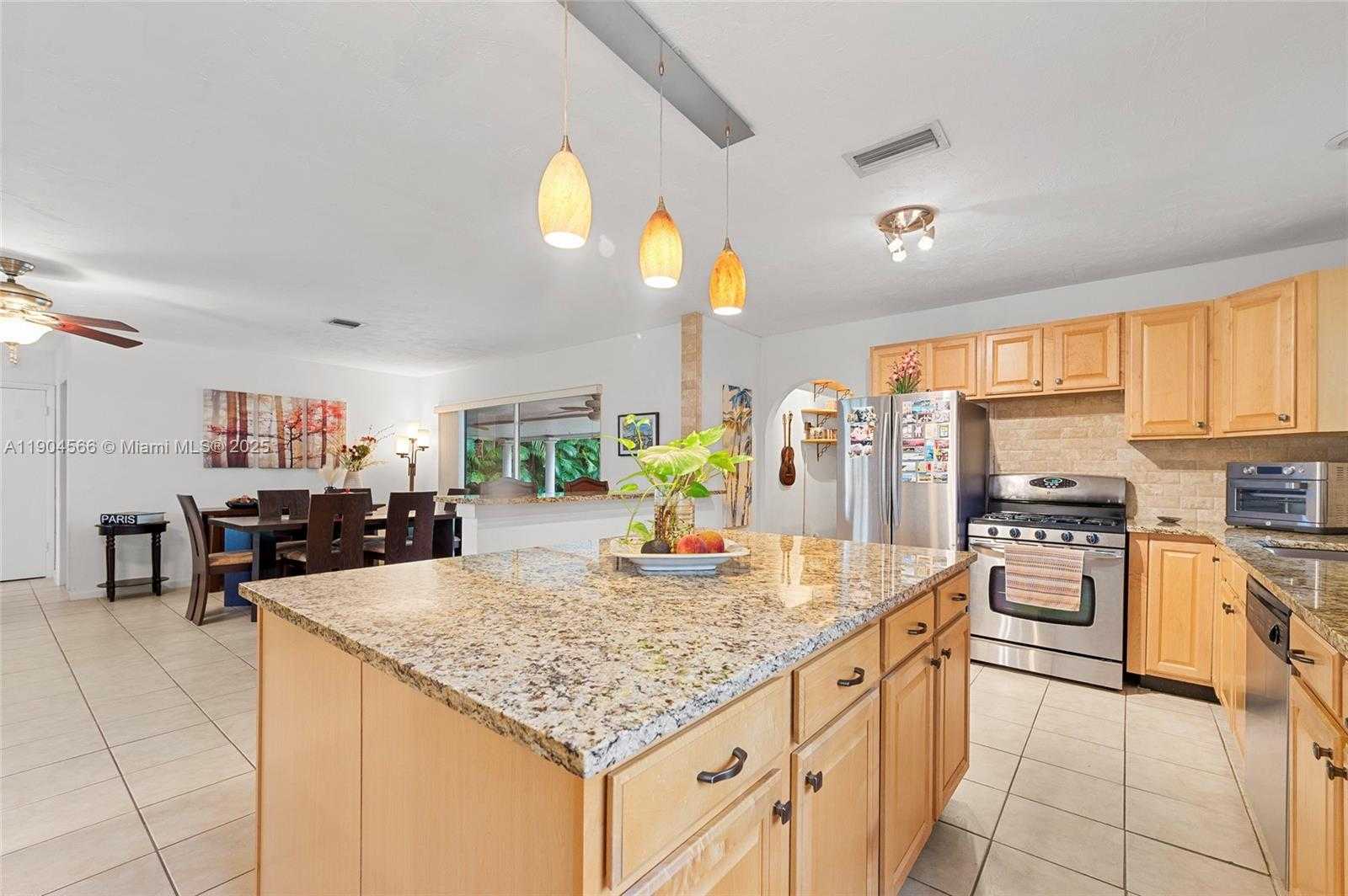 Small Image of 2000 NORTH 44TH AVE, Hollywood Number 15