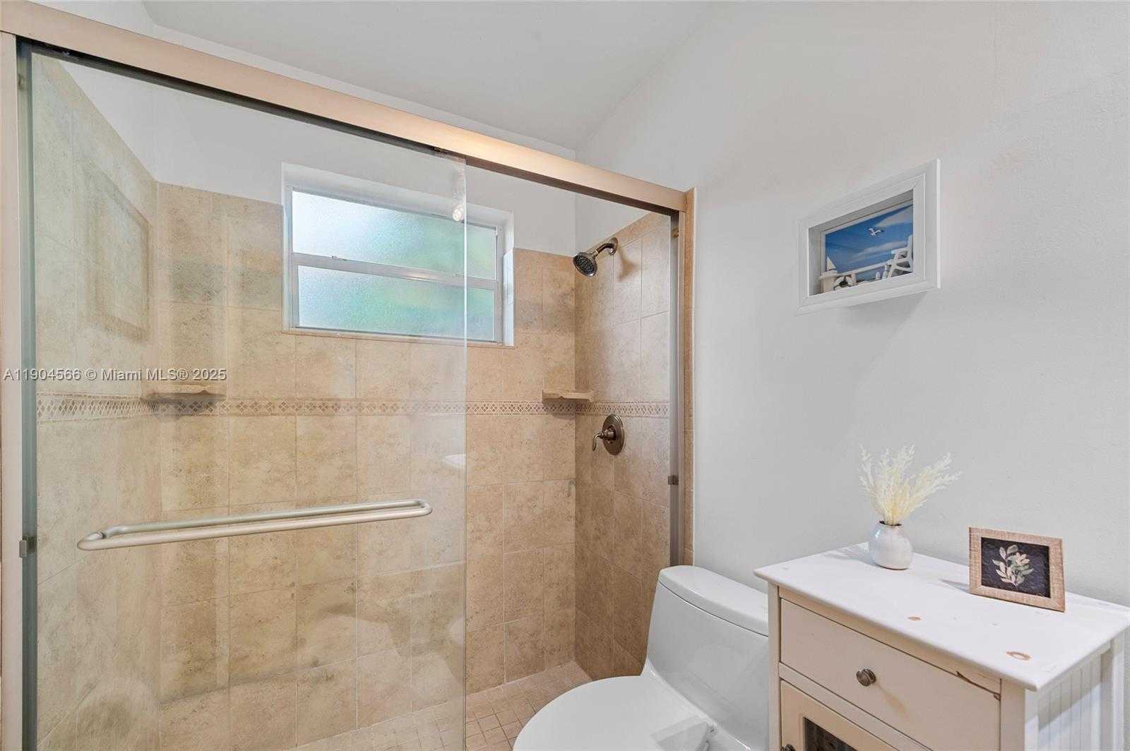 Small Image of 2000 NORTH 44TH AVE, Hollywood Number 21