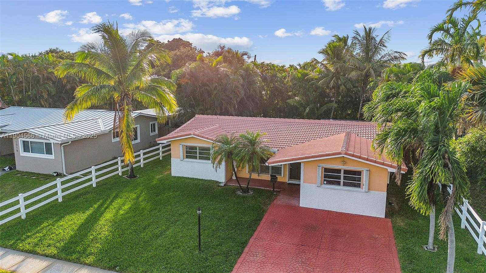 Small Image of 2000 NORTH 44TH AVE, Hollywood Number 3