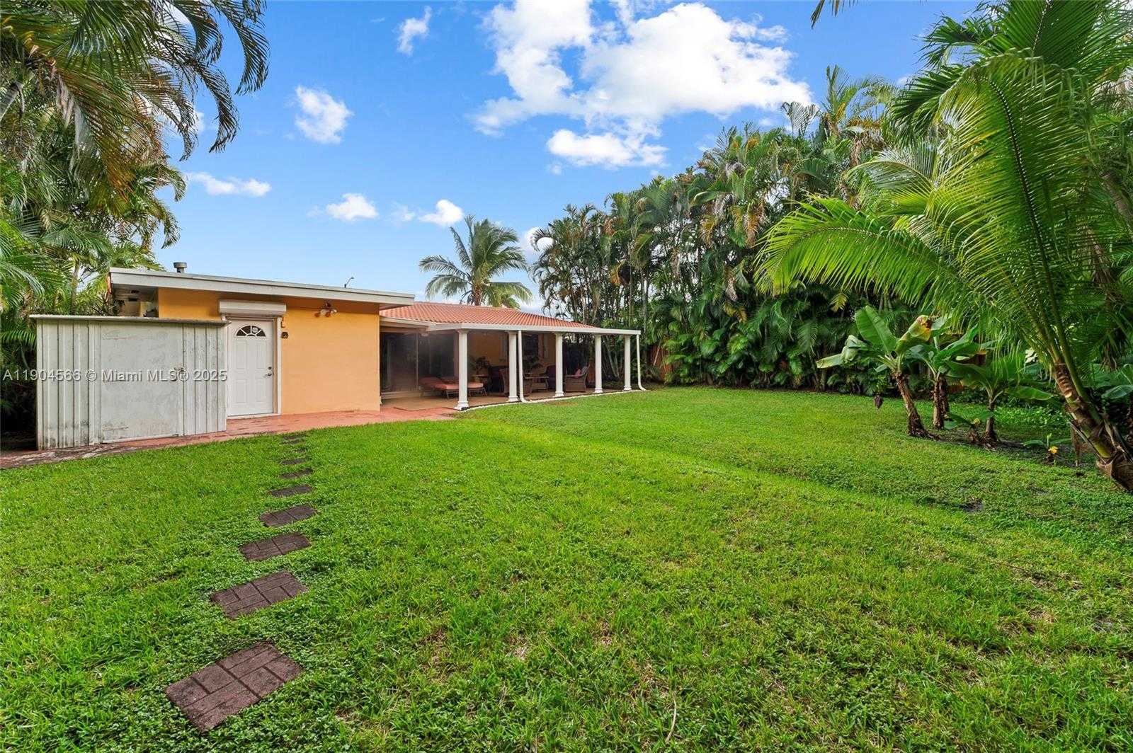 Small Image of 2000 NORTH 44TH AVE, Hollywood Number 32