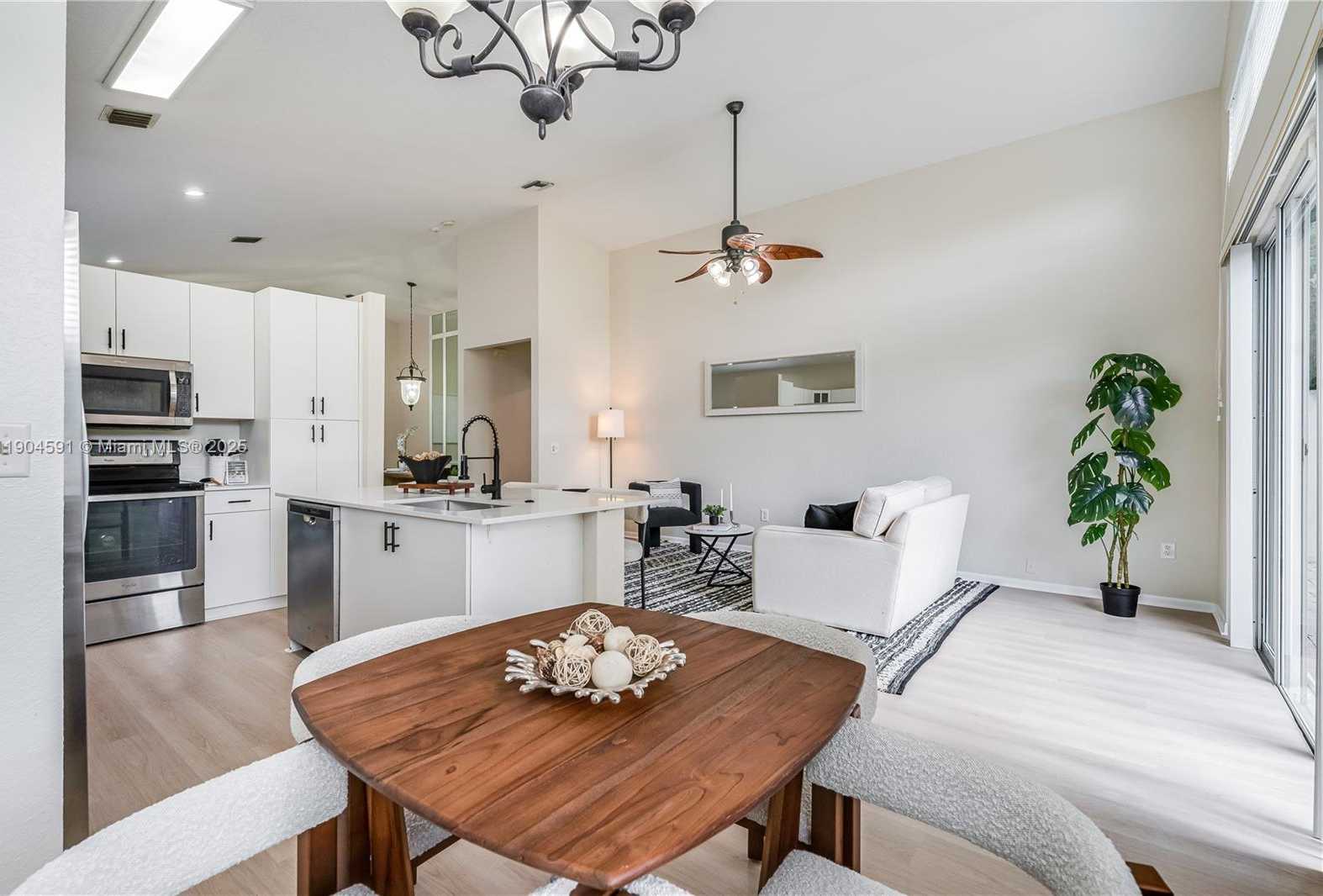 Small Image of 15750 NORTH WEST 16TH CT, Pembroke Pines Number 19