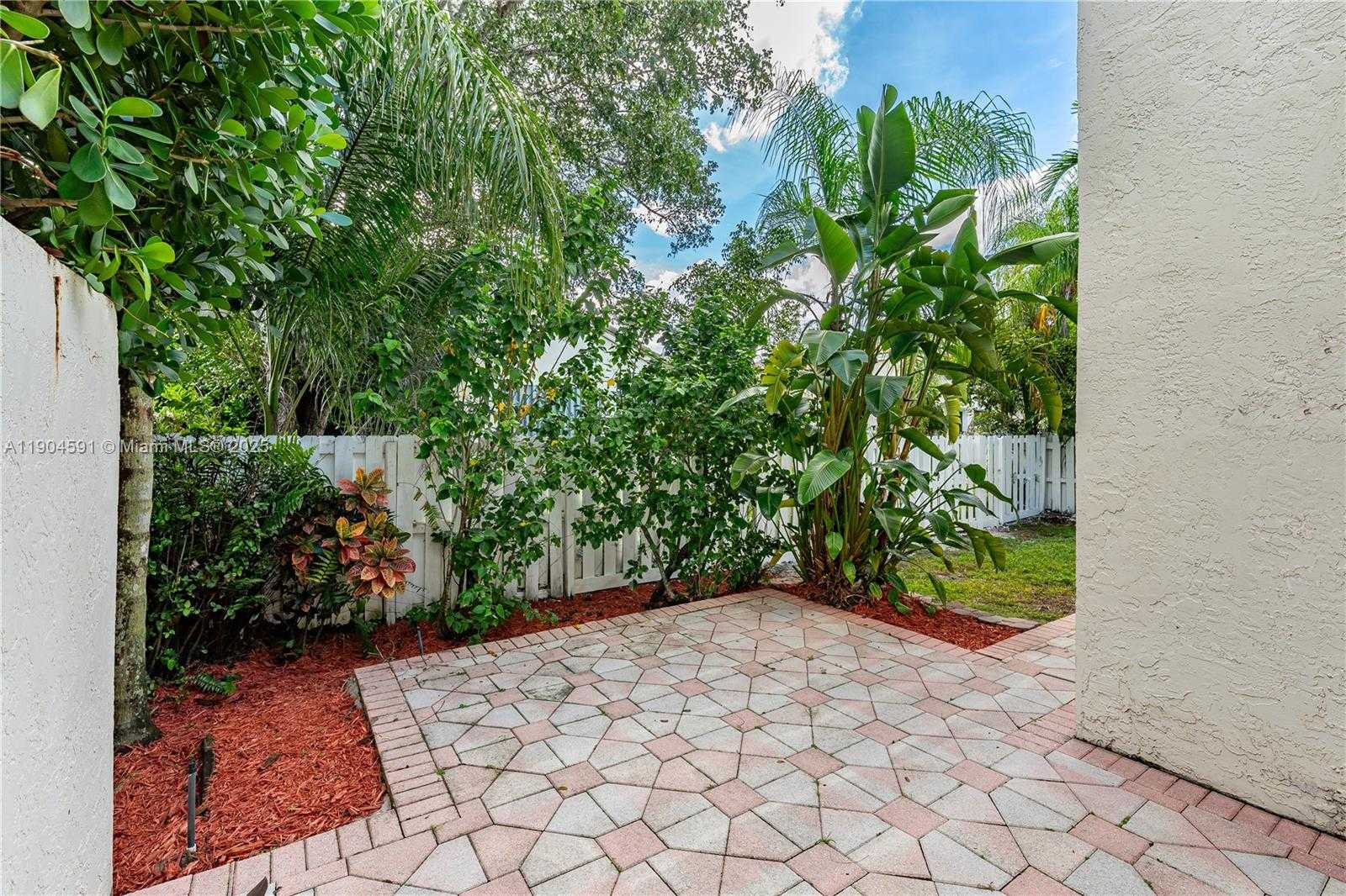 Small Image of 15750 NORTH WEST 16TH CT, Pembroke Pines Number 25