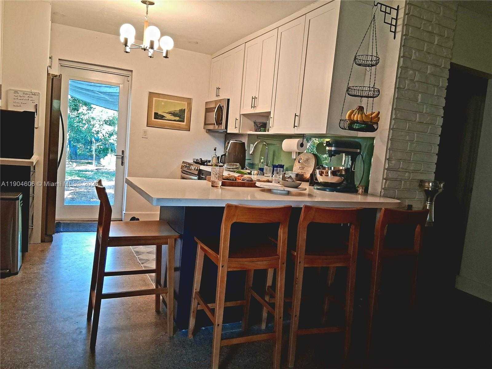 Small Image of 2431 MAYO ST, Hollywood Number 4