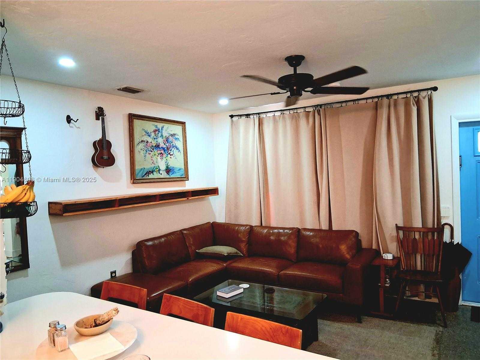 Small Image of 2431 MAYO ST, Hollywood Number 5