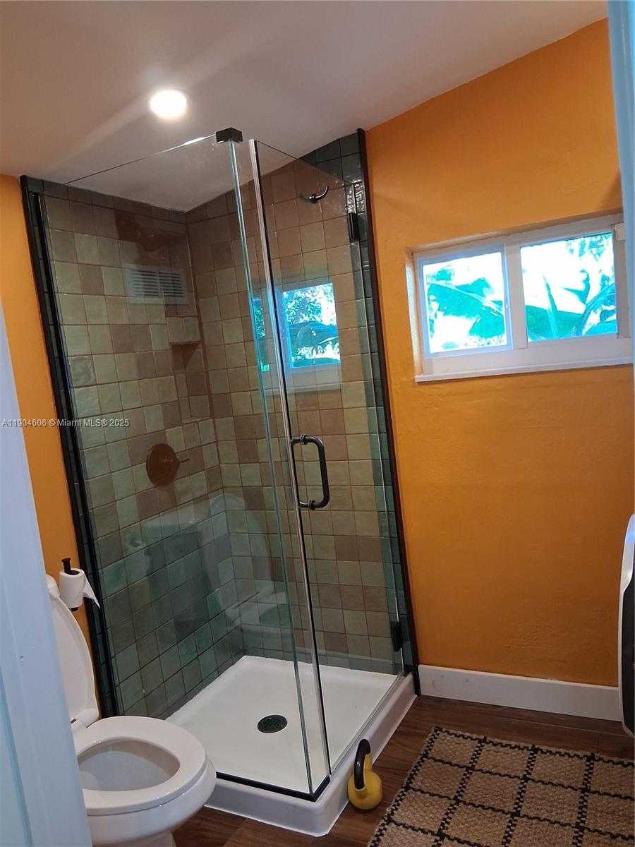 Small Image of 2431 MAYO ST, Hollywood Number 7