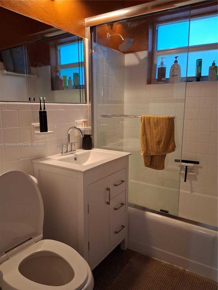 Small Image of 2431 MAYO ST, Hollywood Number 8