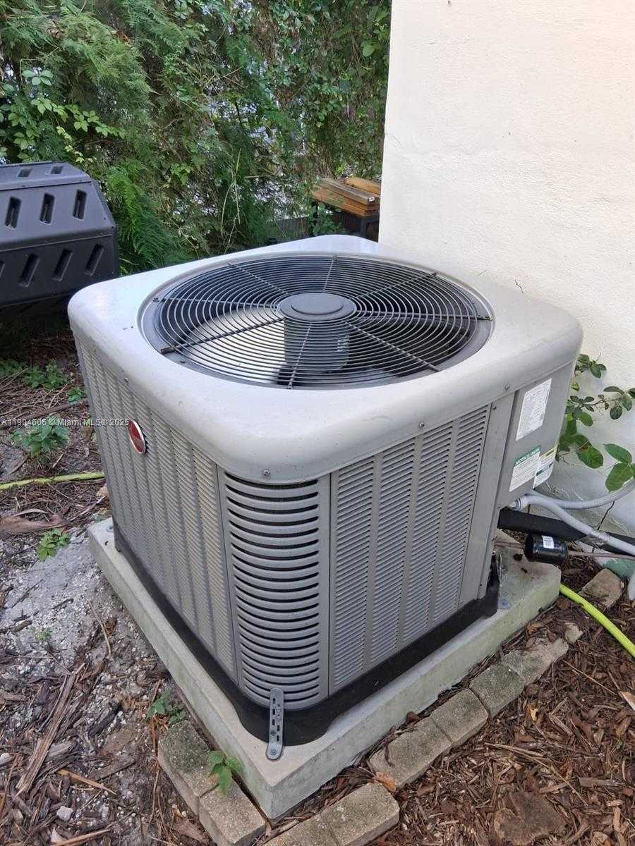 Small Image of 2431 MAYO ST, Hollywood Number 9